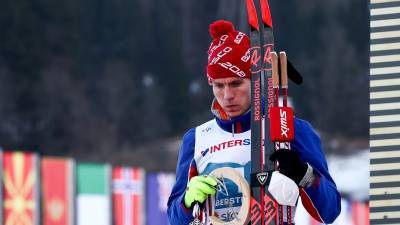 Большунов завоевал золото в масс-старте на последнем этапе КМ по лыжным гонкам