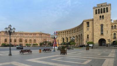 Президент Армении обсудил с Пашиняном внеочередные парламентские выборы