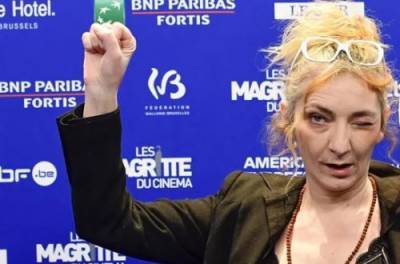 Известная французская актриса полностью обнажилась в знак протеста. ВИДЕО