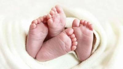 На Житомирщине женщина новорожденных двойняшек похоронила в сарае