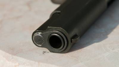 Полицейский выстрелил в ногу вооруженному наркоману в Тихвине