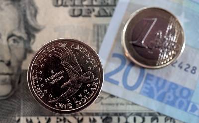 Доллар или евро: эксперт назвал лучший момент для покупки валюты