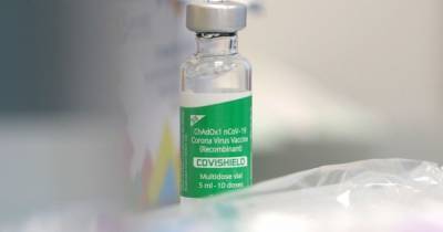 Covishield против COVID-19: в Минздраве назвали противопоказания к вакцинации и возможные реакций после прививки