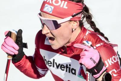 Россиянка Юлия Ступак выиграла лыжную гонку на 10 км в финале Кубка мира
