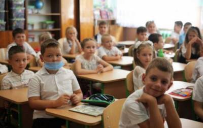 Мэр Львова предложил перевести школы на дистанционку