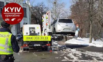 В Киеве эвакуатор увез машину «слуги народа» Куницкого, пока он был на съезде партии