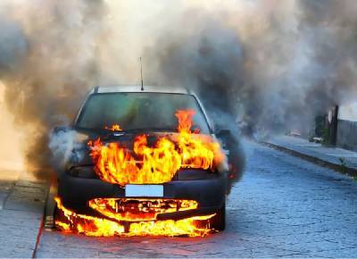 В Смоленске утром загорелся автомобиль