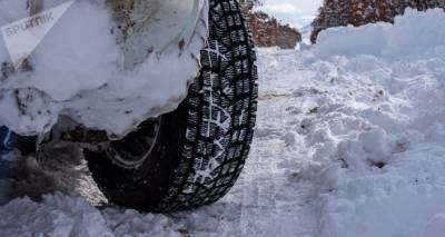 На юге Армении в снегу застряли свыше сотни автомобилей: МЧС помогло извлечь их
