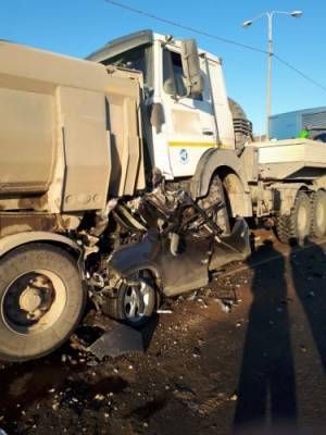 В Челябинской области фура раздавила легковушку – водитель погиб