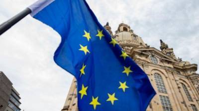 Ряд чиновников ЕС выступил за «менее воинственный подход» в отношениях с Россией – Bloomberg