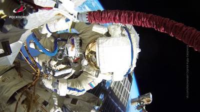 Виктор Гловер - Майкл Хопкинс - Астронавты вышли в космос для починки модулей МКС - vesti.ru - Columbus