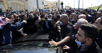 В Иордании 6 пациентов задохнулись из-за недостатка кислорода — возмущенные родственники умерших окружили короля