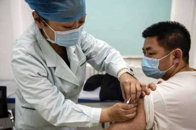 Китай хочет вакцинировать 70-80% населения от COVID-19 до середины 2022-го