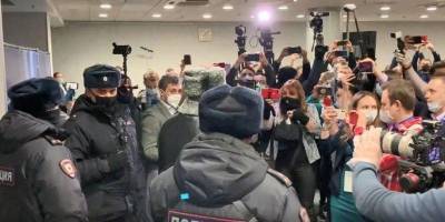 В Москве полиция сорвала форум независимых муниципальных депутатов. Силовики задержали около 200 участников мероприятия