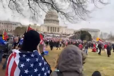 В Вашингтоне прошла акция протеста против ограждения, возведенного у Капитолия
