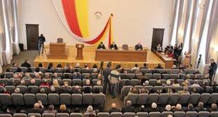Оппозиция сочла бессмысленным дальнейший бойкот заседаний парламента Южной Осетии