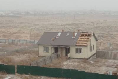 В Бурятии штормовой ветер срывает крыши с домов