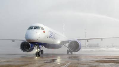 В юбилейной ливрее: в Минск прибыл второй самолет Embraer 195-E2