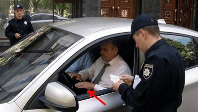 Водителям установили новые жесткие правила поведения при остановке автомобиля полицией