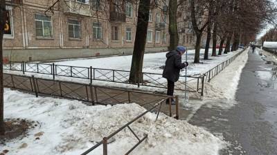 Теплая и дождливая погода ожидает петербуржцев в воскресенье