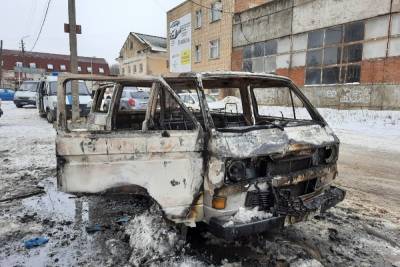 В Смоленске прямо на ходу загорелся Volkswagen Transporter