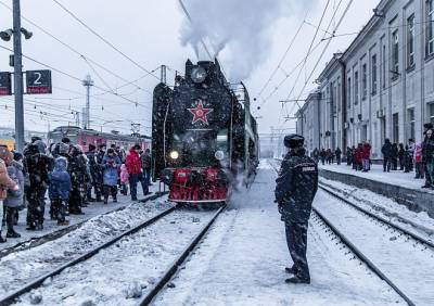 Во время съемок паровоза на вокзале Рязань-1 женщина с ребенком едва не попали под поезд