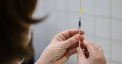 Больше всего в Луганской области: сколько людей вакцинировали в Украине за прошедшие сутки