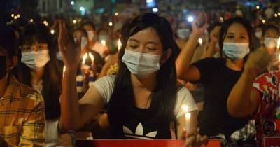 Новые протесты в Мьянме: семь человек погибли, люди вышли со свечами (ФОТО)