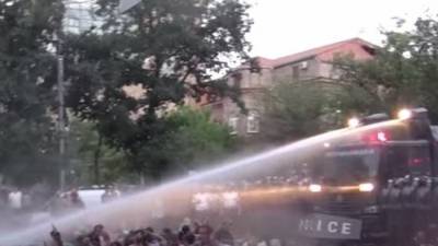 Полиция Бельгии водометами и слезоточивым газом разогнала участников акции BLM