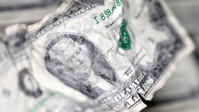 Эксперт предрек обвал доллара к концу апреля