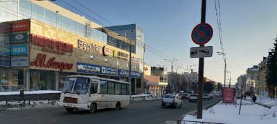 На проспекте Ленина появились новые дорожные знаки, запрещающие остановку транспорта