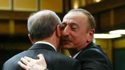 Азербайджану крайне важно продолжить политику равноудаленности — мнение