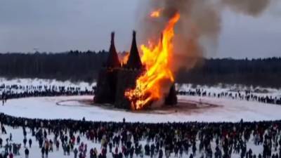 "Замок корона-людоеда" сожгли в Никола-Ленивце на Масленицу