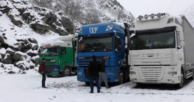 Дорога Душанбе-Худжанд временно закрыта из-за снегопада