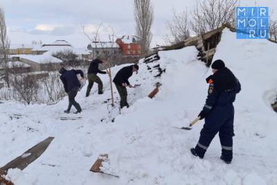 В Карабудахкентком районе устраняют последствия снегопада