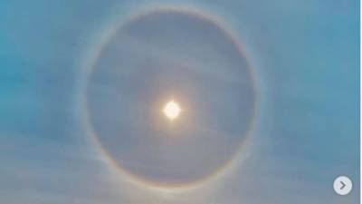 Жители Сочи поделились фотографиями необычного оптического явления в небе