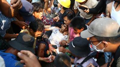 В Мьянме стреляют по демонстрантам