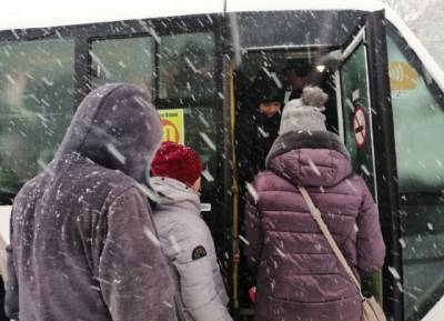 Школьника без денег и билета в Магадане высадили из маршрутки в 20-градусный мороз