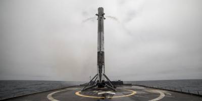 Многоразовая первая ступень Falcon 9 успешно села на платформу