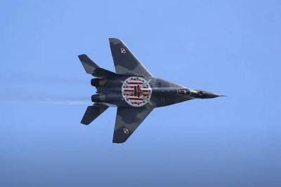 «Русские самолёты летают, а американские F-16 стоят в ангарах»: польские читатели о маневрах с МиГ-29