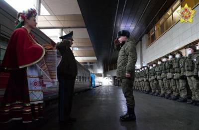 "Долго готовились": в Беларусь прилетели российские десантники