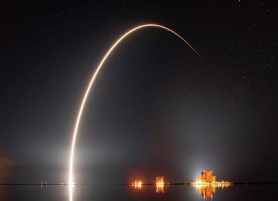 SpaceX запустила на орбиту 60 спутников