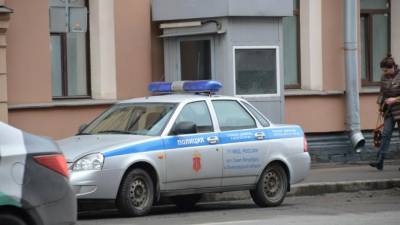Неизвестные угнали Mercedes в Петербурге и похитили хозяйку машины