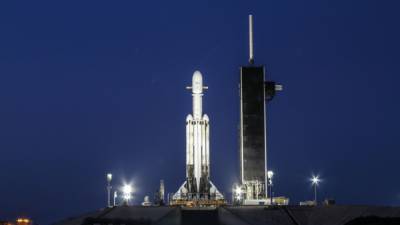Первая ступень ракеты Falcon 9 успешно вернулась на платформу в Атлантике