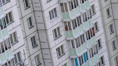Мальчик разбился при падении из окна шестого этажа в Петербурге