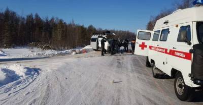 Восемь человек пострадали в результате аварии с микроавтобусом в Якутии