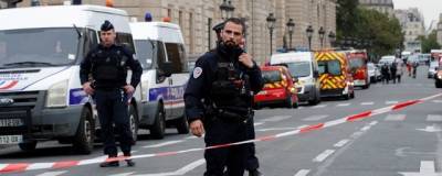В Париже полицейский застрелил угрожавшего ему мужчину