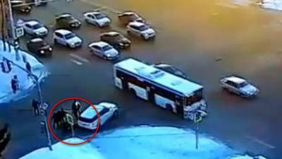 В Уфе иномарка наехала на пешеходов после столкновения с автобусом