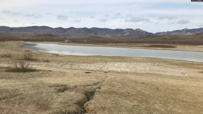 В Крыму катастрофически обмелело озеро Бугаз: водоем на грани исчезновения