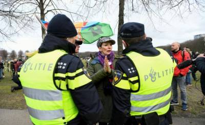 Голландский спецназ применил водометы для разгона протестующих